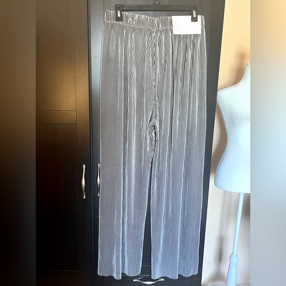 Pleated pants wide-leg silver metallic. Drawstring stretchy waist. Size L - Picture 6 of 12